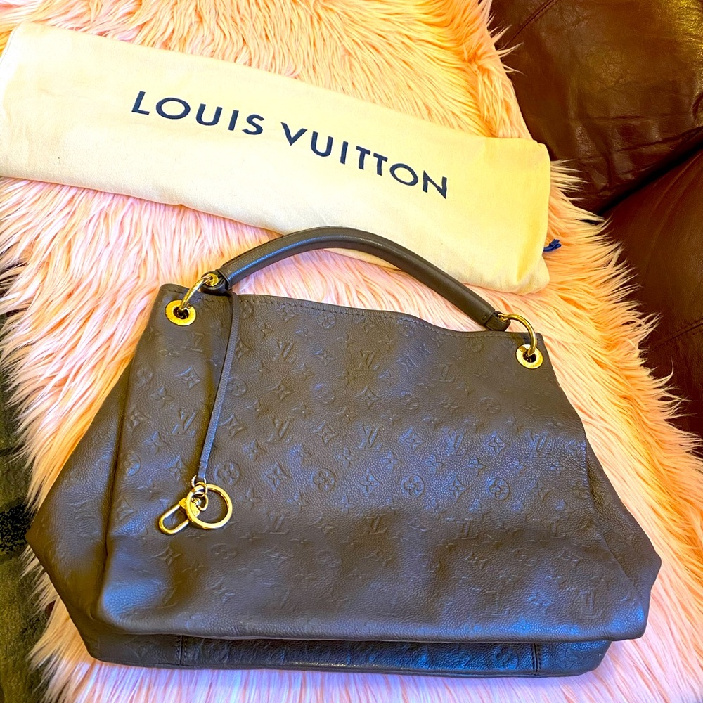 ‼️❌SOLD‼️❌Authentic Louis Vuitton Artsy MM